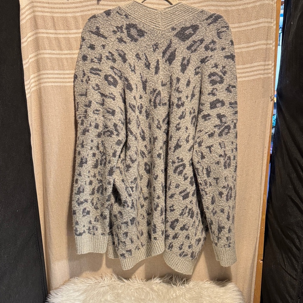 Easel Gray Animal Print Women's Cardigan - Picture 4 of 5